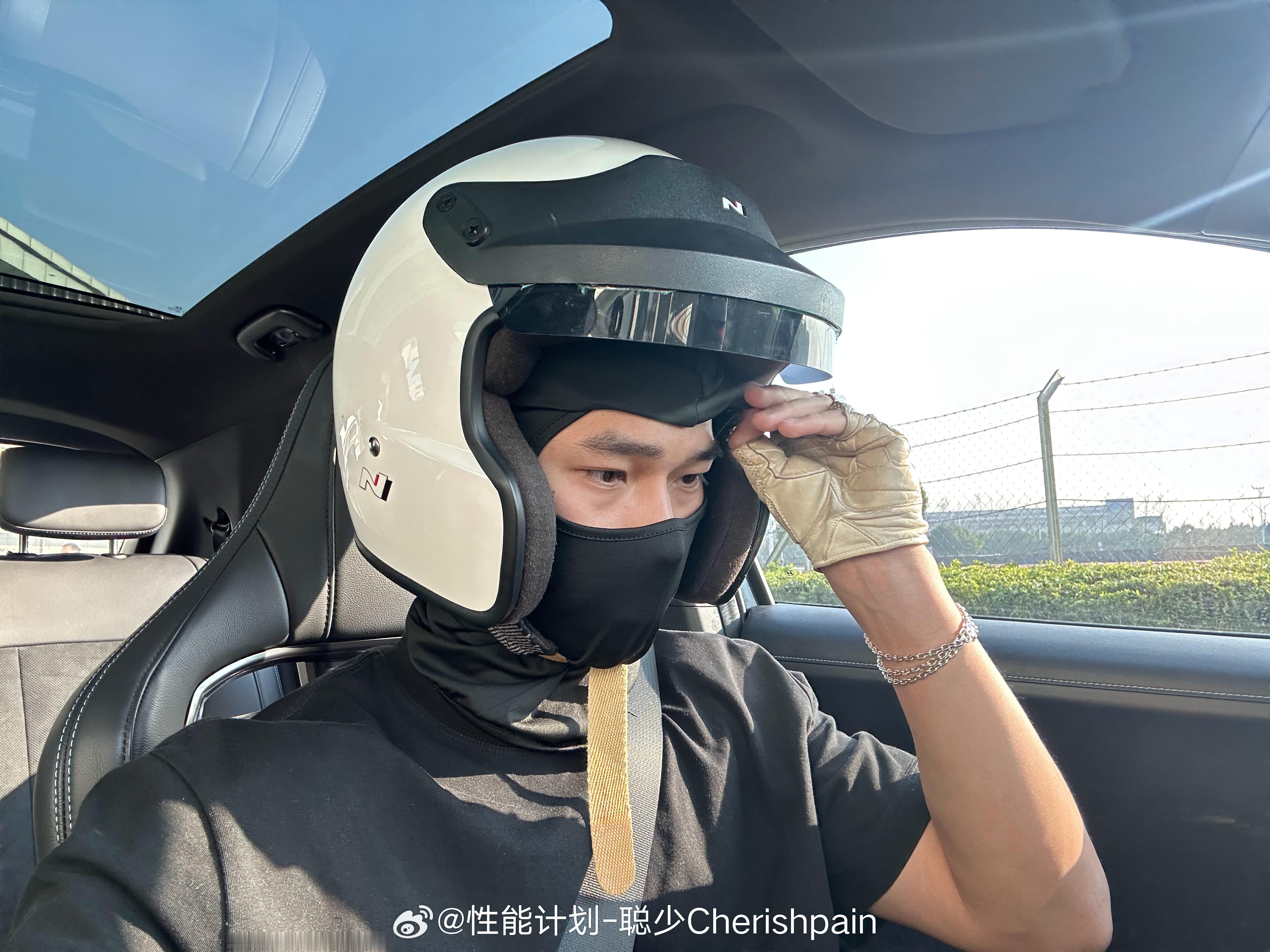 赛道开完这俩车后，突然意识到N怎么有种熟悉的味道，好像就价格和性价比来看，伊兰特