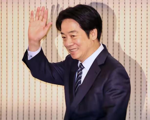 今天对岸最大的新闻，莫过于赖清德原定明天出发的斯威士兰“访问”，突然黄了。台湾地