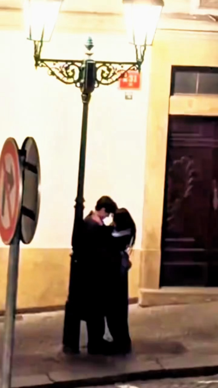 虽然高糊但实在美味杨超越董思成法国路灯下的吻杨超越董思成法国路灯下的吻