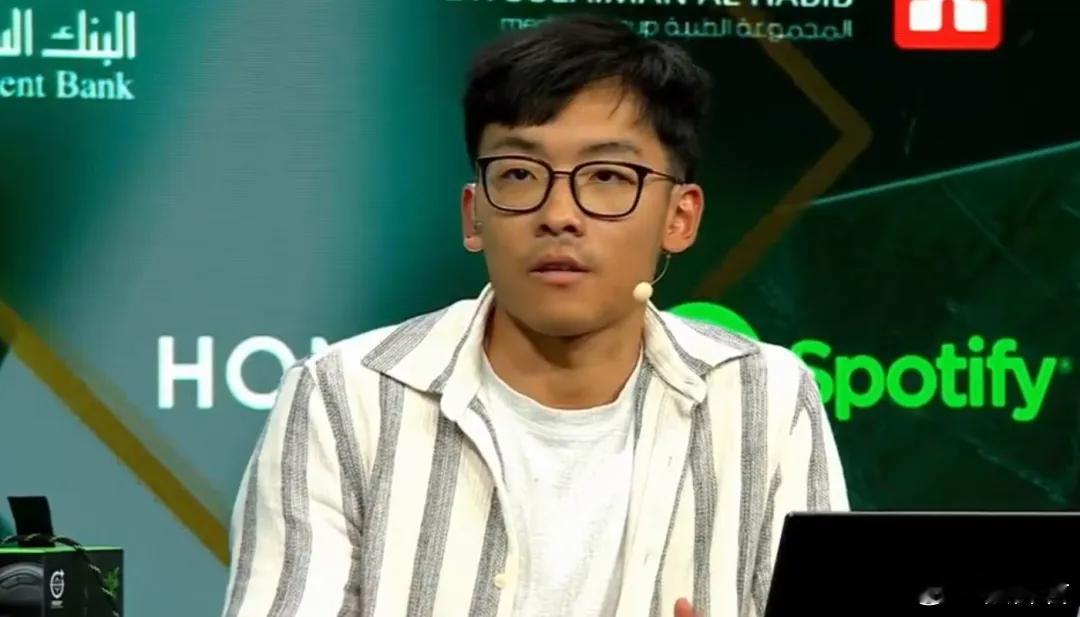 Xinq：到底是谁在说巴哥上岸了？猪哥说我说的？猪哥说的话还有人信嘛？我懂你意思