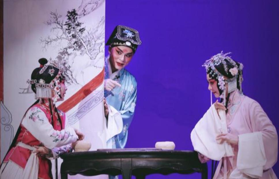 《莺莺传》与后世的误读。
 
为什么钟爱《莺莺传》？因为才子佳人的美丽故事遍地都