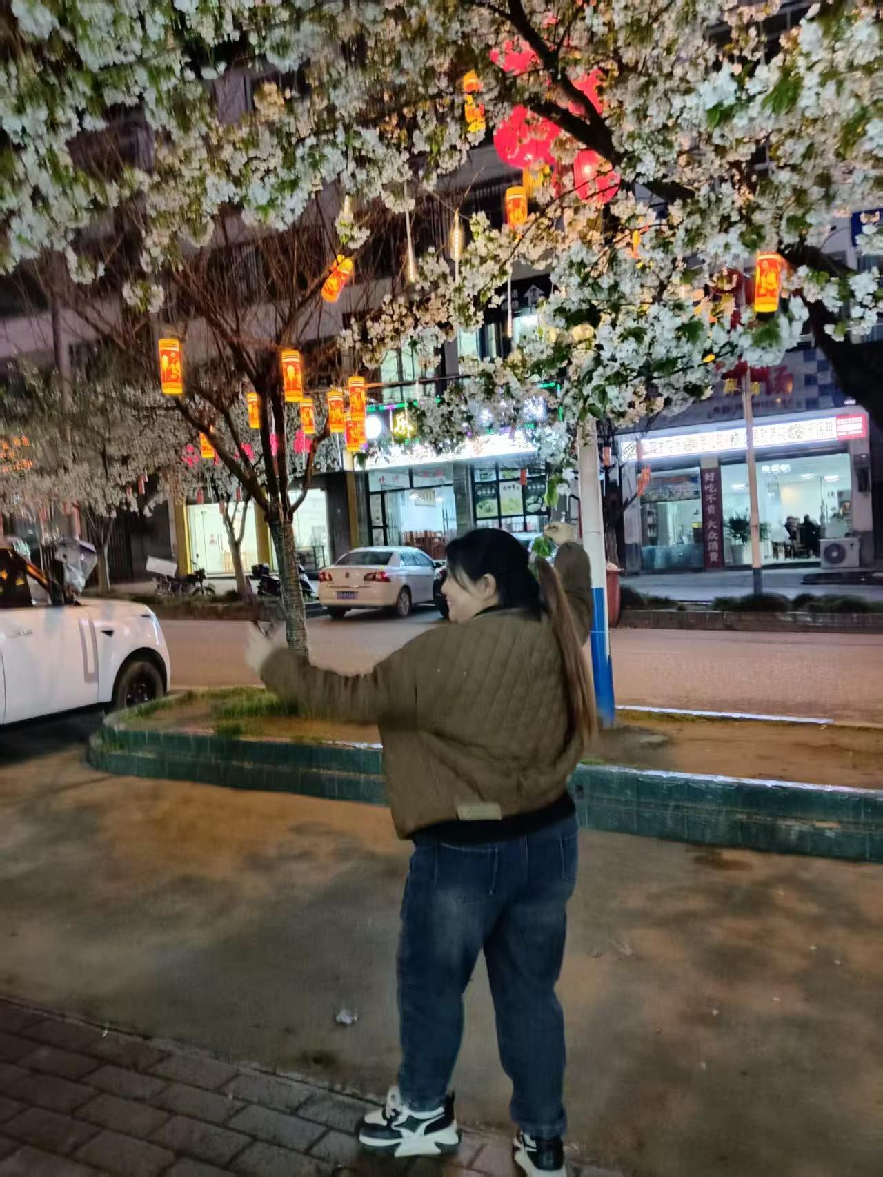 爱跳舞的我们走到哪里都是舞台