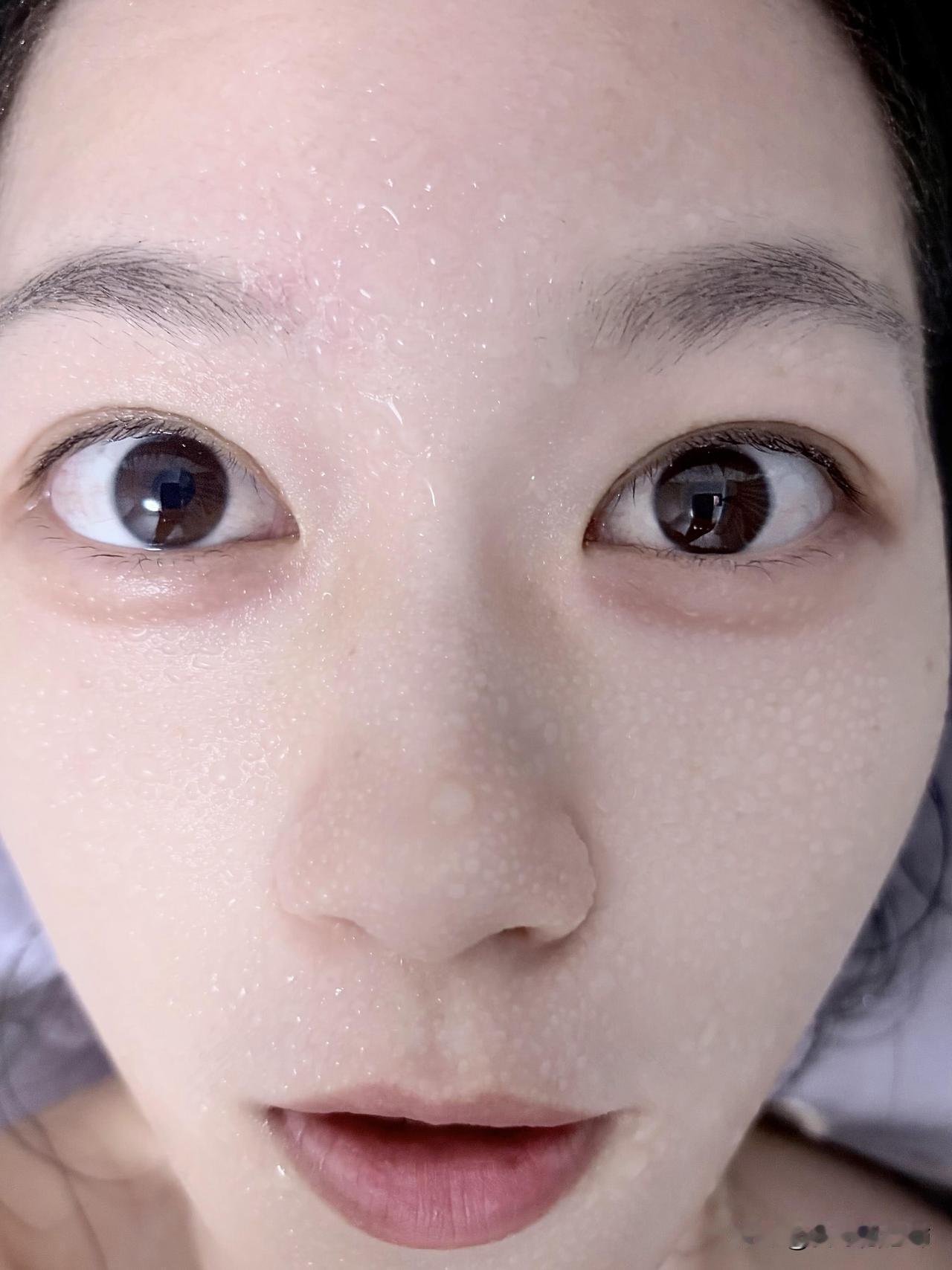 老己，脸嫩的不知天地为何物了
姐妹们，教大家一个，直接把脸变成水嫩炸弹啊啊啊啊！