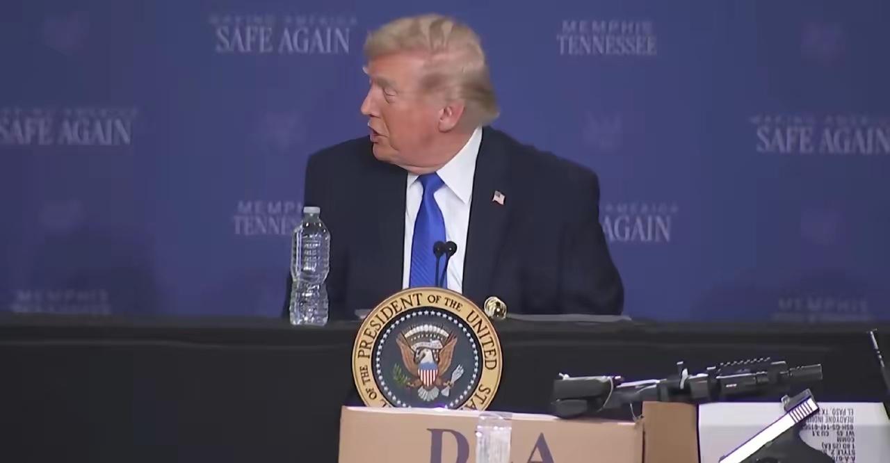 物色战争背锅侠！寻找替罪羊！特朗普公开把挑起伊朗战争的责任推给防长赫格塞斯！3月