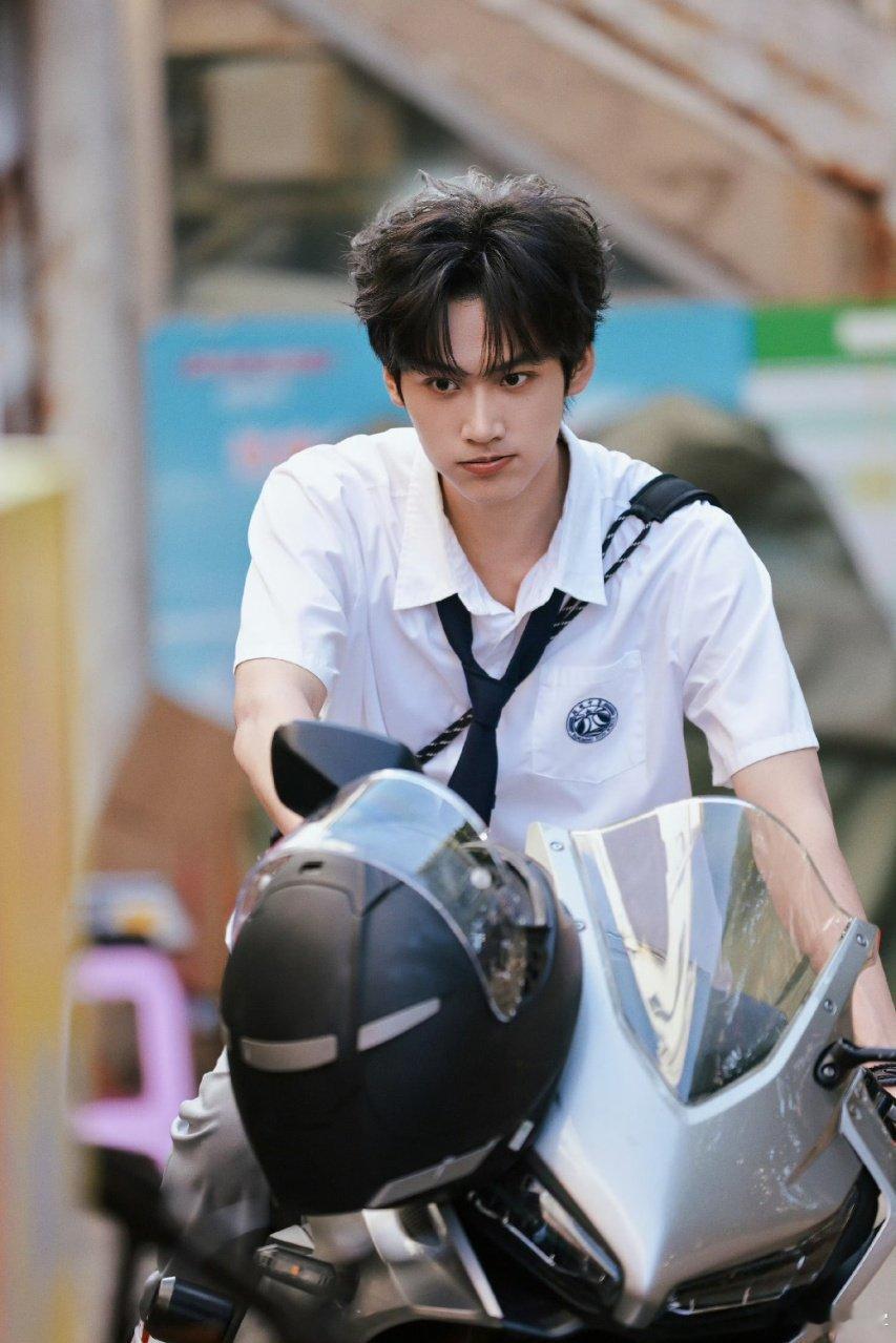 周柯宇杀青不告别周柯宇炽夏杀青发文 周柯宇杀青不告别~ ​​​