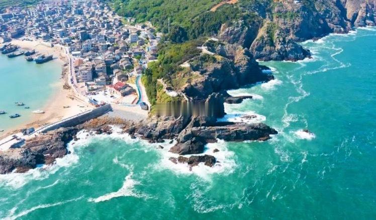 五一游客避开人潮反向涌入小县城县域旅游目的地平均增速显著高于传统头部城市，平潭、