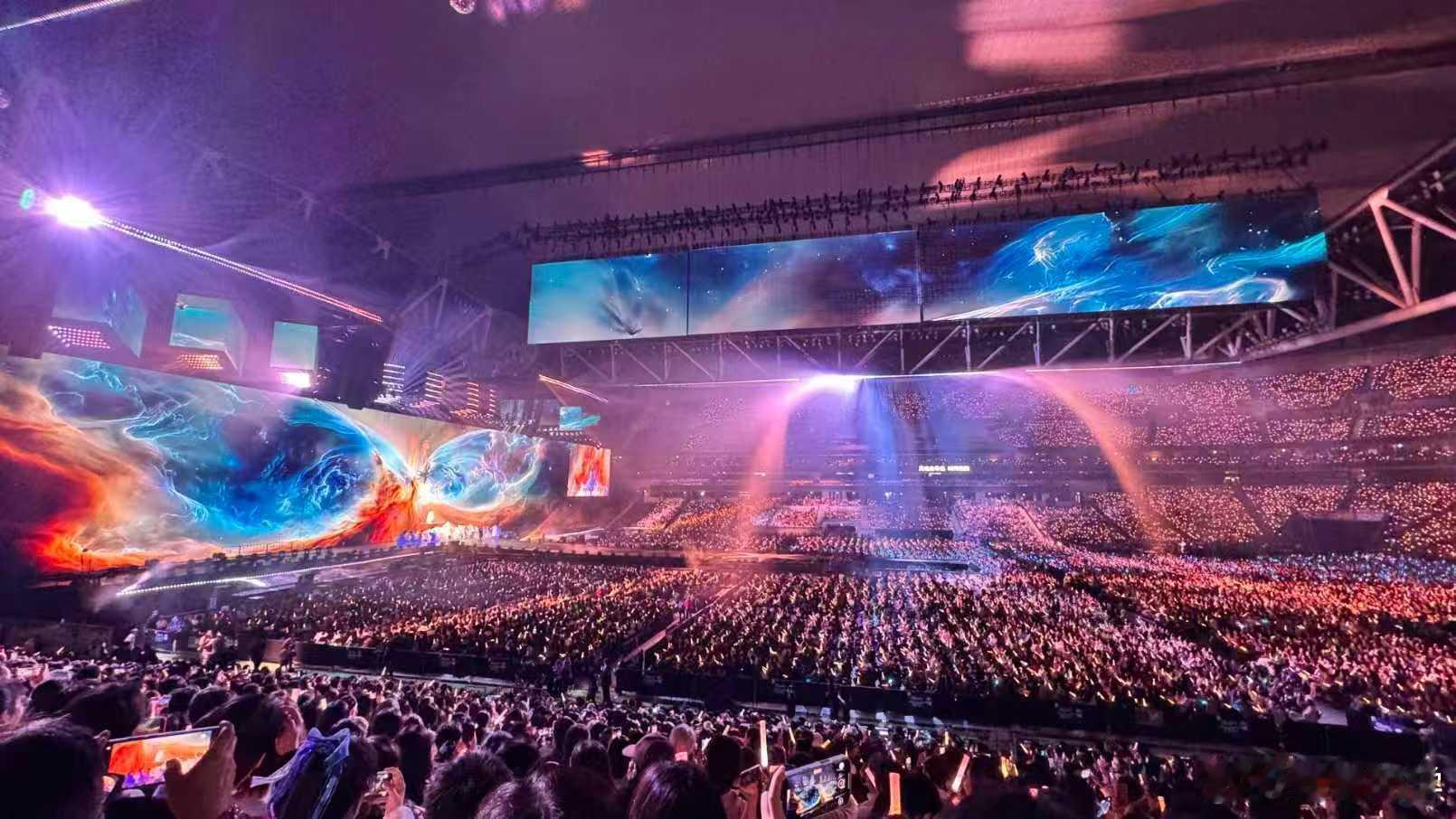 周深香港上座率周深香港跨年演唱会 周深香港演唱会上座率直接拉满，全场座无虚席满是