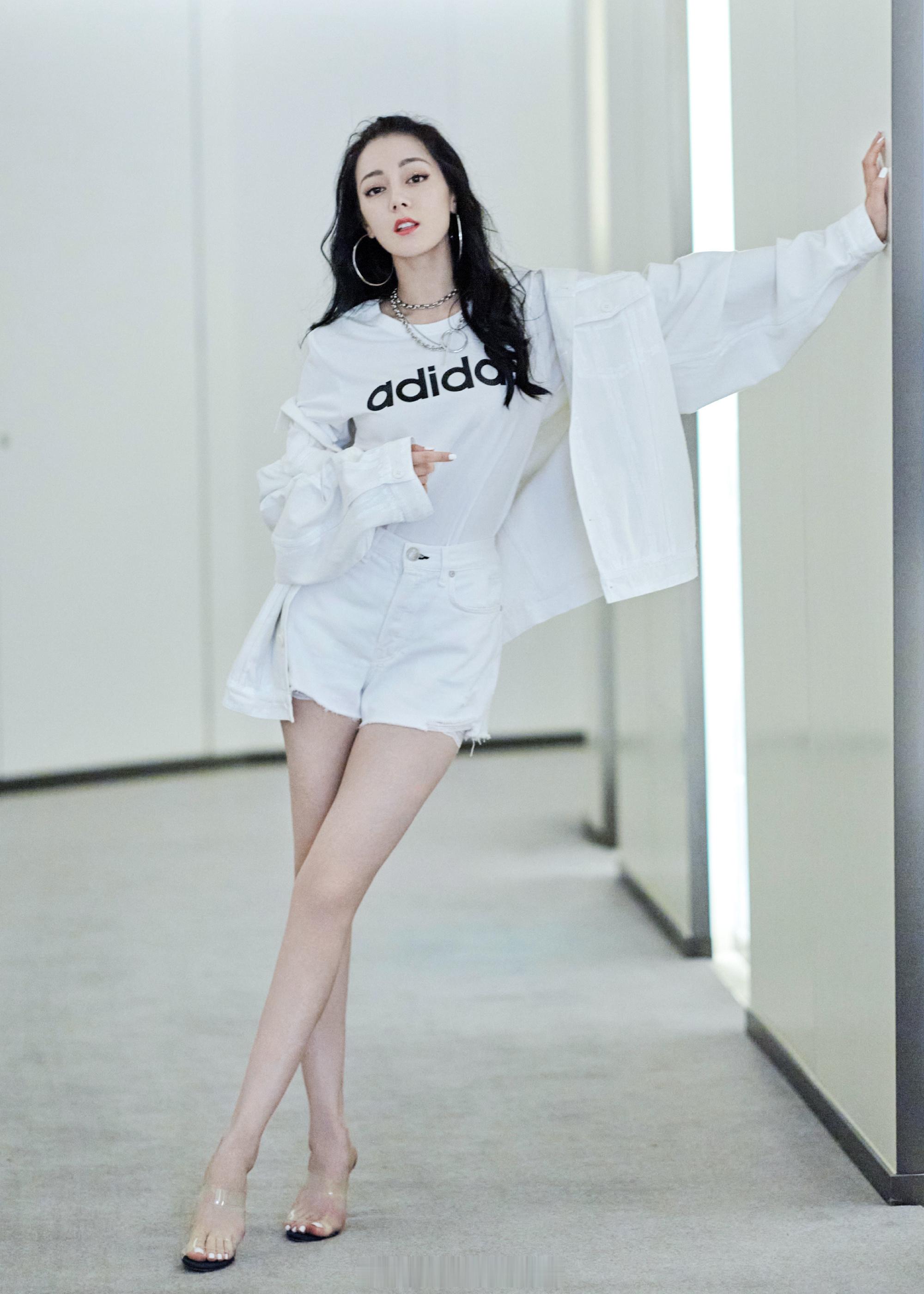 迪丽热巴美腿图集精选 