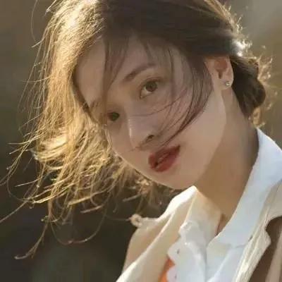 微风拂面，温柔时光，少女心动的瞬间。温柔美少女 温柔少女 甜粉花漾少女 温柔花漾