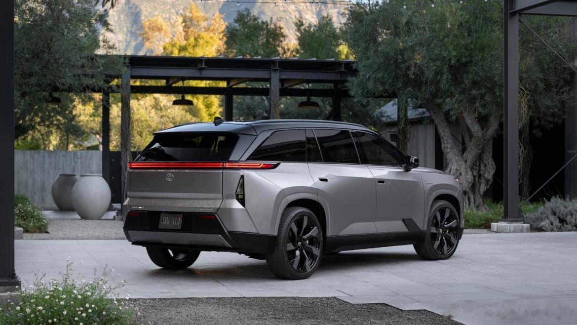 丰田纯电汉兰达发布丰田的车现在就是一眼能看出是丰田，但完全记不清是哪款你说他是B