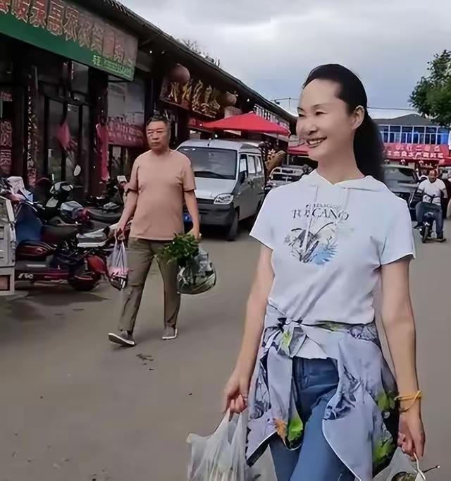 现在的于文华，长期定居在河北唐山农村生活。她在2013年就做了规划，直接变卖了北