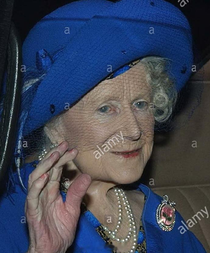 英女王伊莉莎白二世玫瑰胸针，也称“百岁胸针”

这是她在2000年委托珠宝商G.
