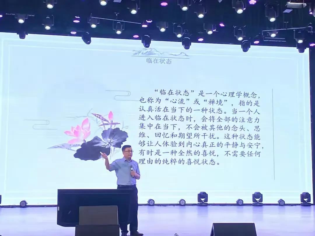 教了三十多年书，我发现了这样一个规律：

教学成绩不好的老师，
无论他们教的是优