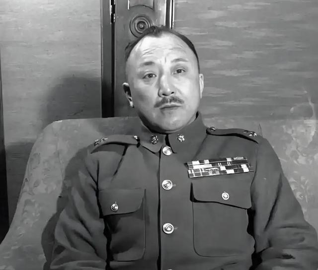 一九四九年除夕凌晨，被蒋介石幽禁已久的卫立煌，趁着看守特务松懈回家过年的空当，登