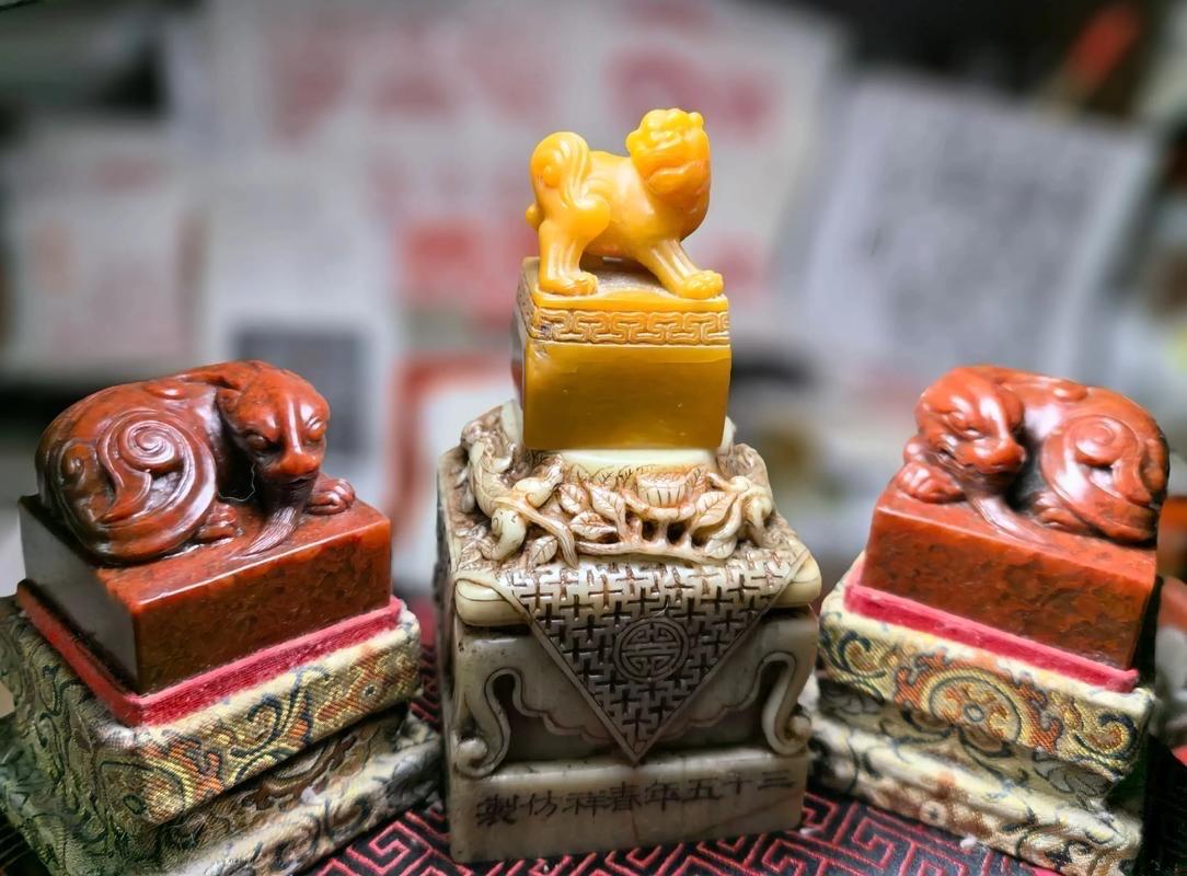 印钮的雕刻风格又处在什么时代?印钮雕刻风格在不同时代各具特点：

  • 先秦时