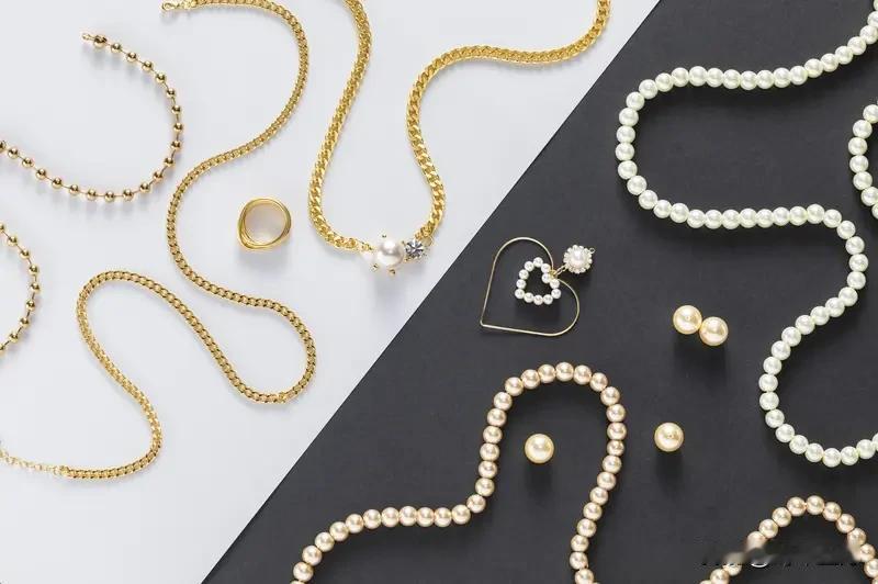 新西兰“大胃王”：吞下14万项链

这操作简直“刑”。

案发经过： 一名32岁