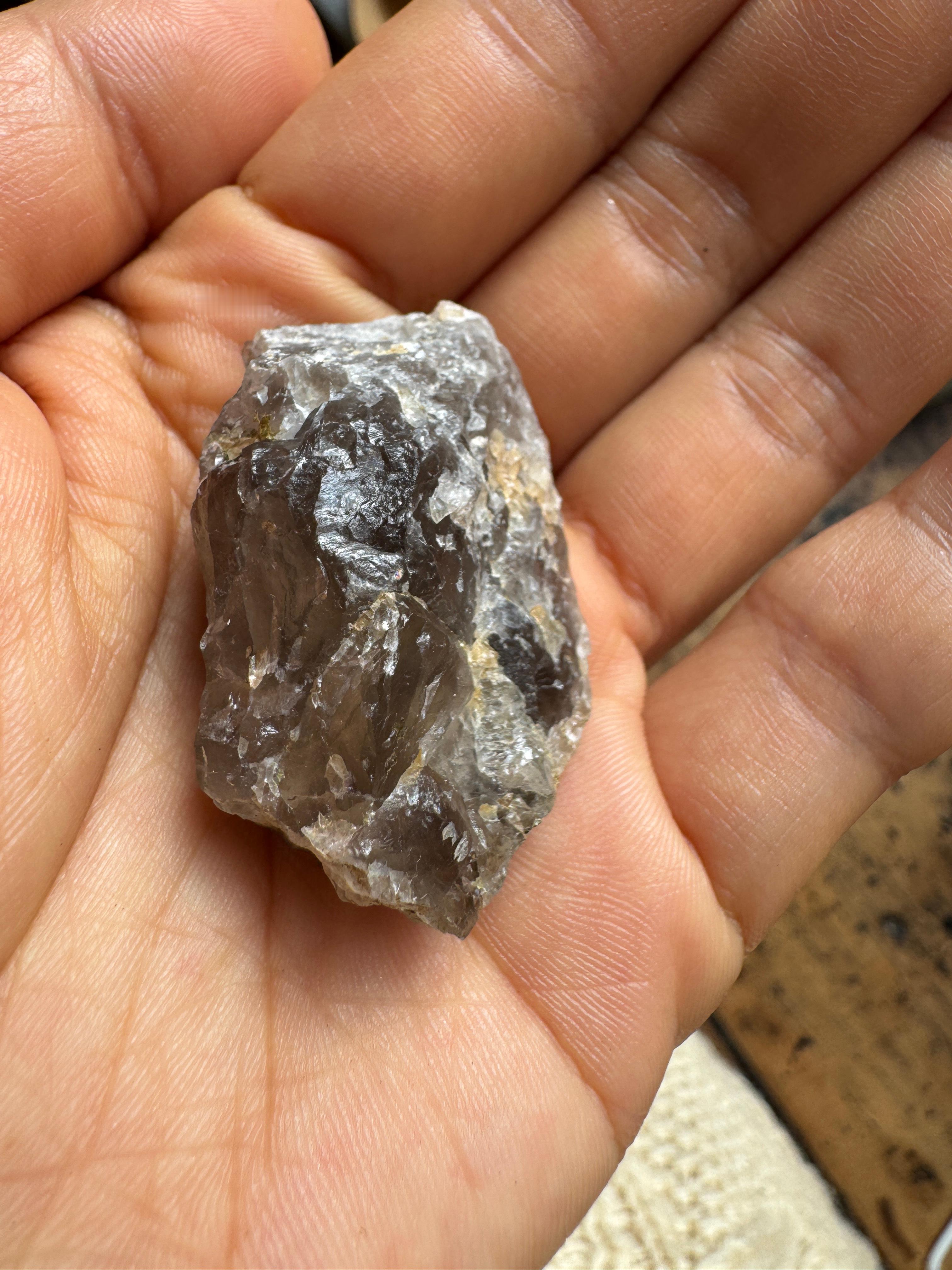 来自宇宙的礼物｜岳阳大云山捡的茶晶原石+广州黄麻村捡的白水晶+格鲁吉亚巴统捡的玛