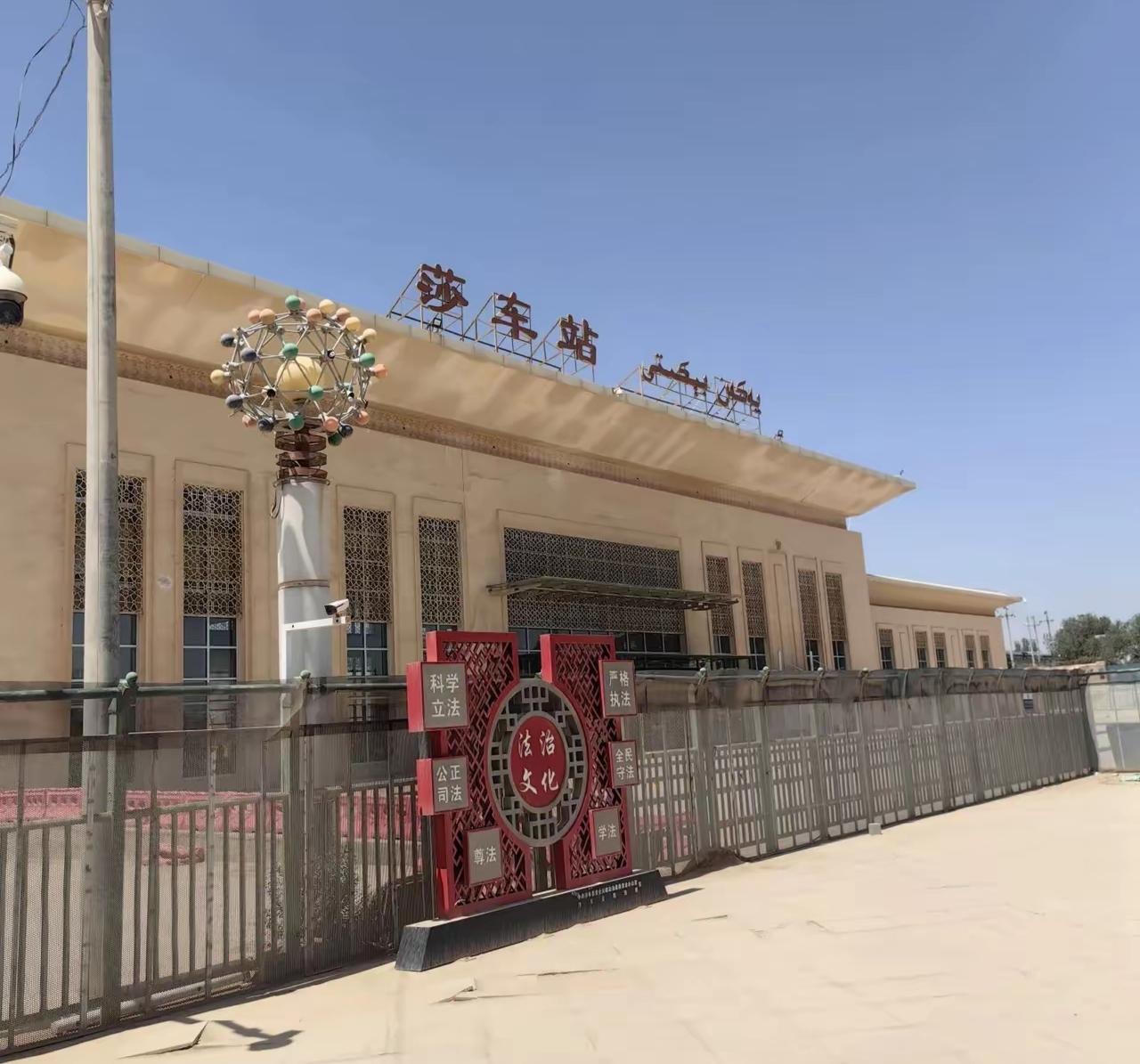 孩子听他妈说我打死过坏人，突然变得跟我有点陌生了。

起因是带着孩子出去春游，在