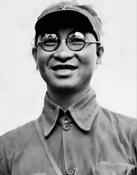 1949年广西全境解放之后，陈赓带队途经广西休整，时任广西军区司令员的张云逸打算