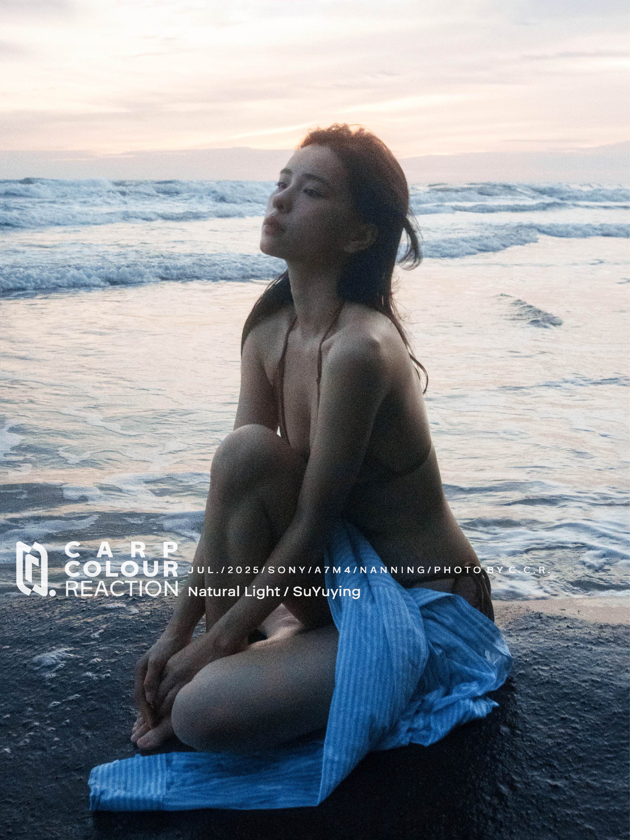 海边日落后不要着急回家。高感好的相机会让拍照变得更加简单一些，放心拉高...