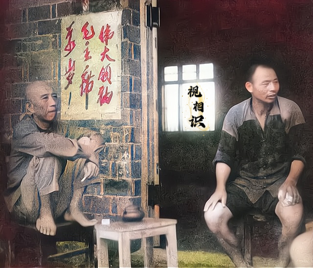 1956年，时任农垦部长的王震和群众聊天时的老照片，镜头中的王震没有一丝架子，赤...