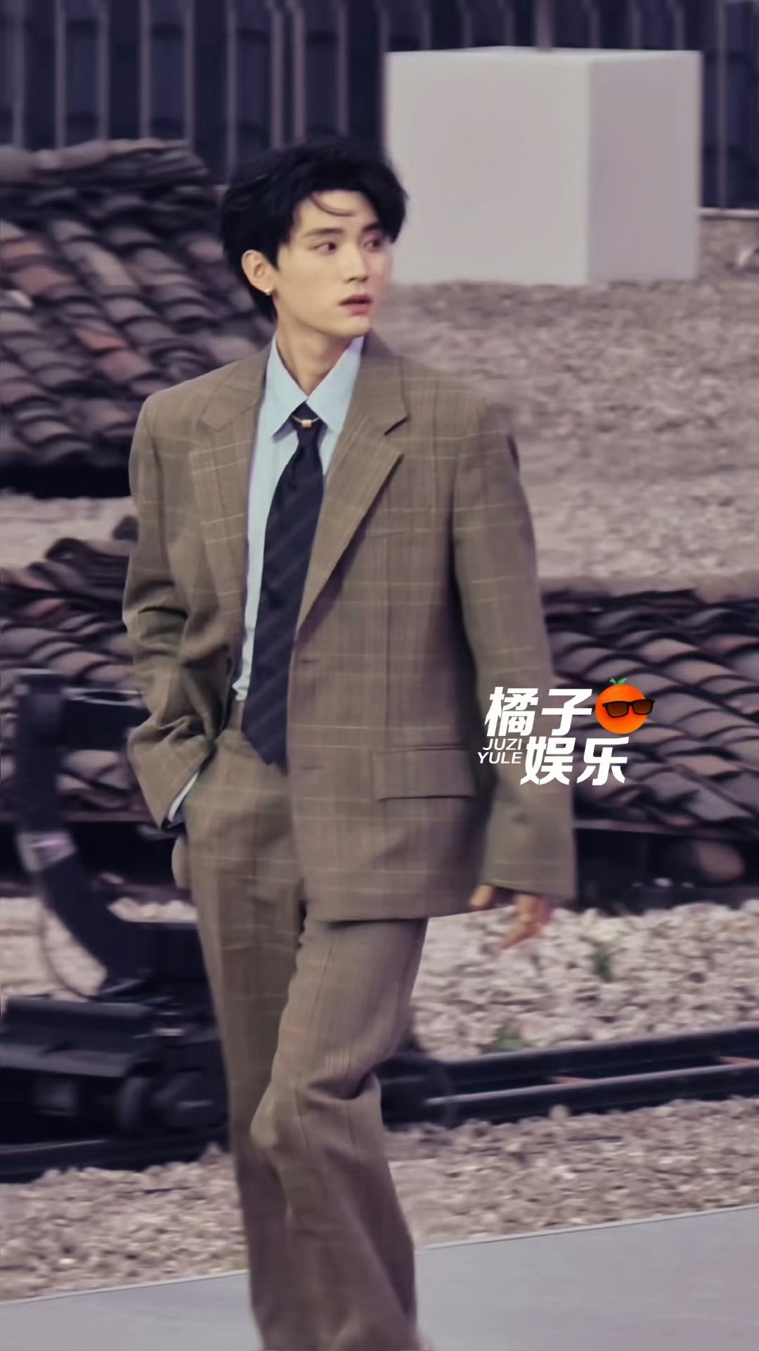 周翊然今日活动状态，何时才能原谅现偶 