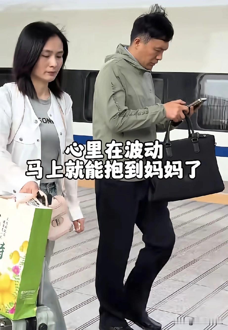 看到有网友说：三哈一开始就有目的的，带着闺蜜直播路线早就布局好了，不过一手好牌打
