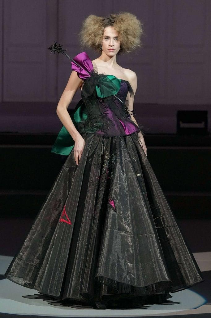Julien Fournie 2026春夏高定系列的色彩体系克制而有力。全系列以