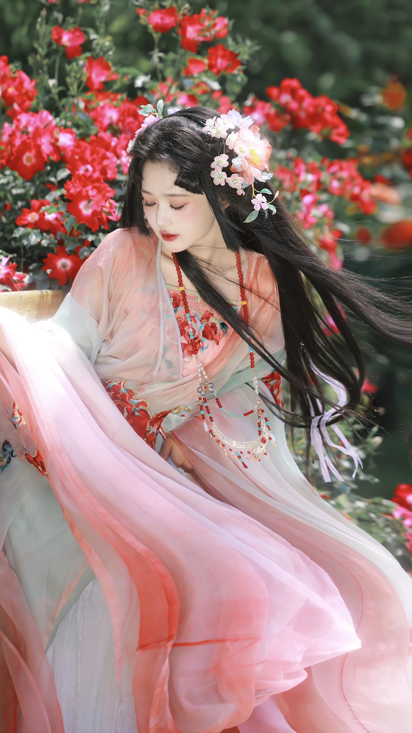 “她是盛夏绽放的玫瑰🌹”🧚‍♀️： 💄