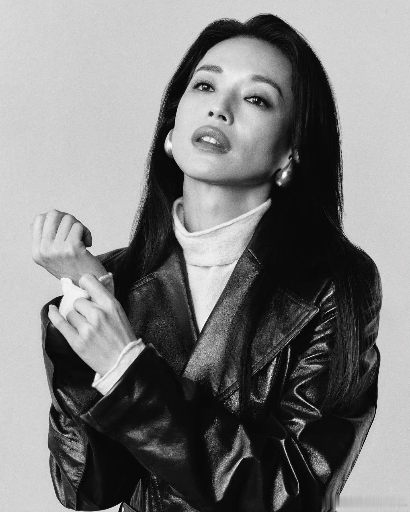 舒淇、刘俊谦出镜Bottega Veneta 皮革编织工艺诞生 50 周年  “