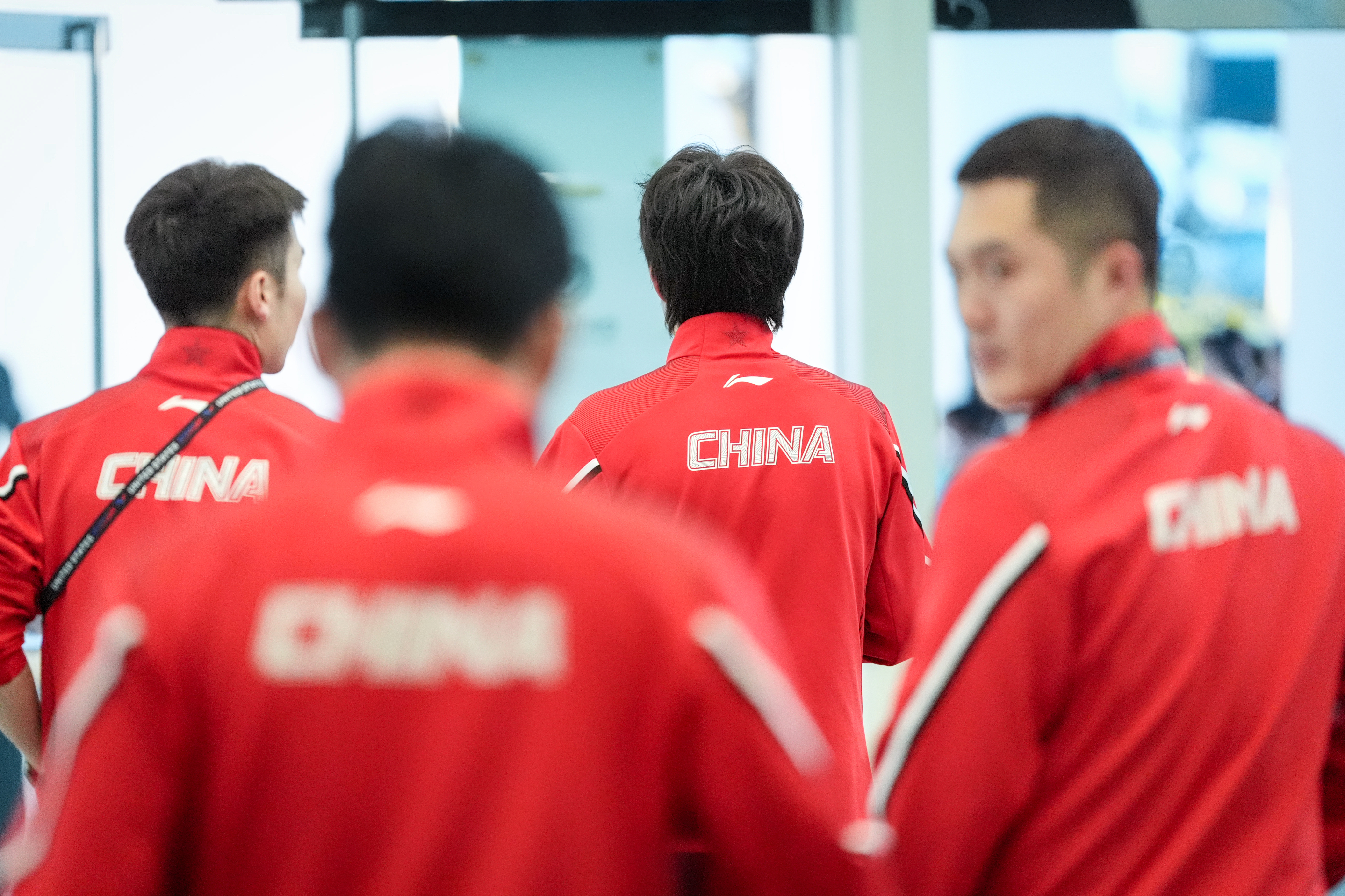 “别回头，别停留往前走，我会站在你身后”王楚钦