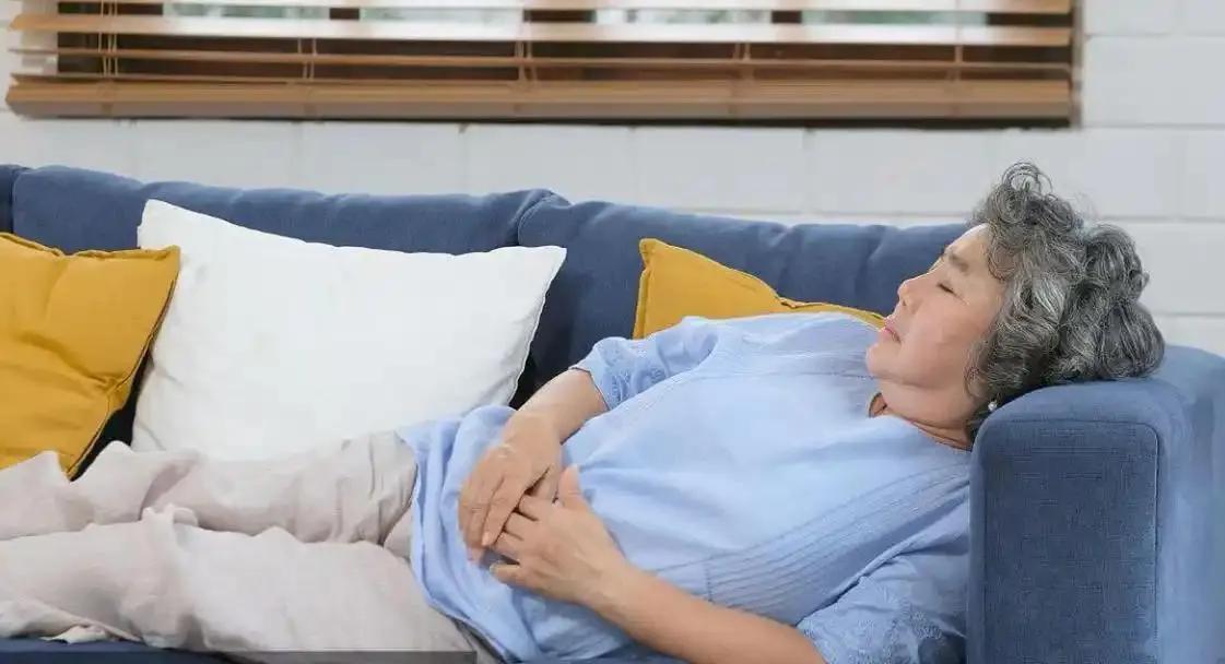 吃完饭就躺着容易生病吗？医生：不仅不长胖，可能还有2个好处

很多人一直认为，吃