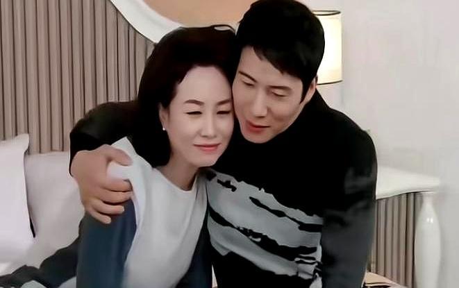 身家300亿的男人，规定老婆生日那天，才能开暖气。
 
都说“恶女”金素妍嫁了个