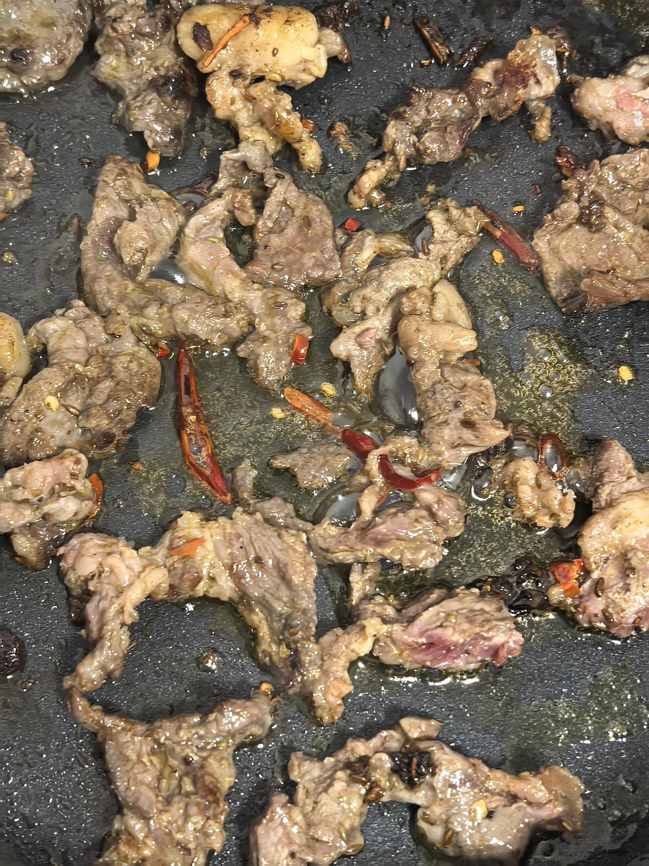 在家吃烧烤真便宜啊
在家烧烤 昨天游罢玉石水库返程，忽然非常想吃点烧烤。和老伴儿