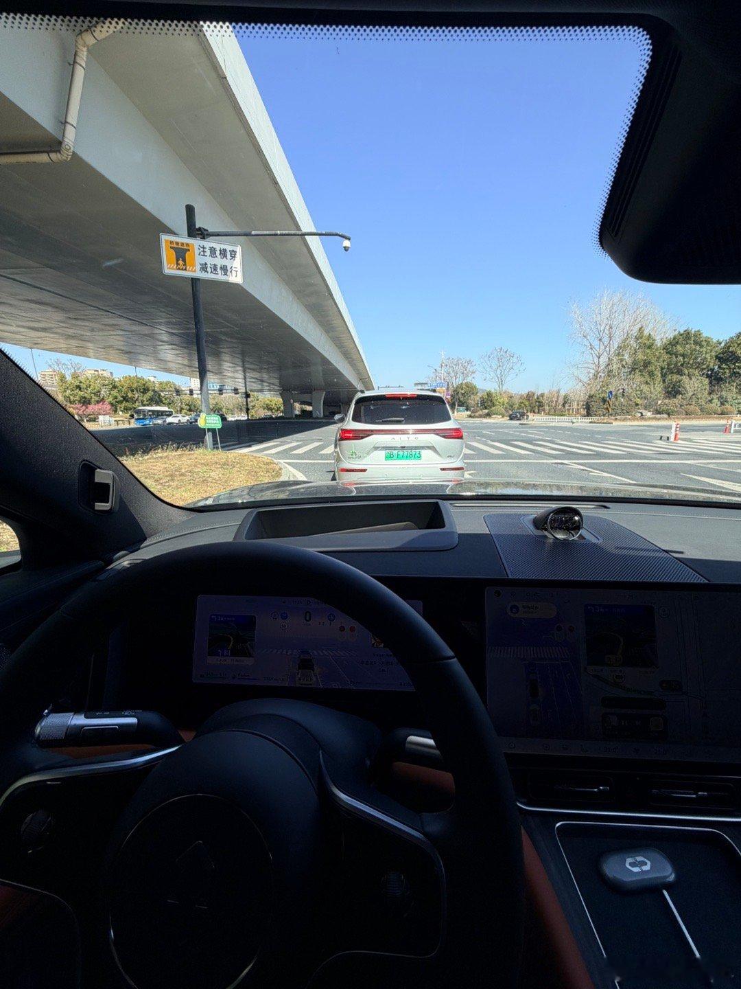 春节前一周  突然决定带 10 多个家人来江浙沪过春节我那时候去借各种大车估计都