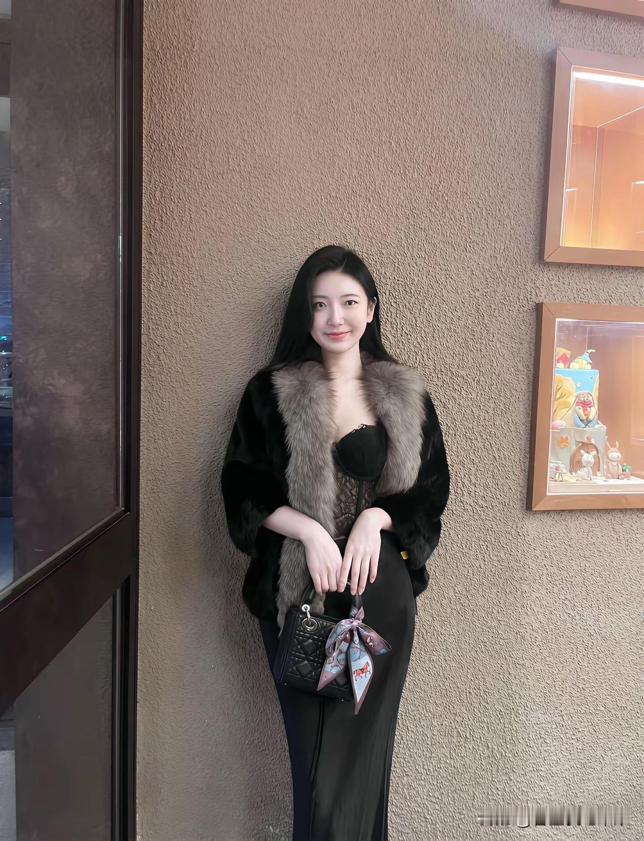 不得不说，这颜值在普通人里，算得上天花板了吧？