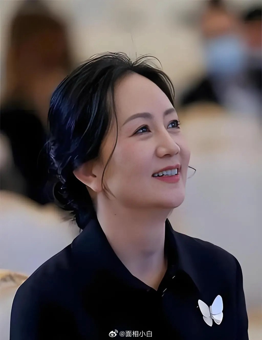 一个人的鼻子高挺笔直，鼻头有肉饱满，再加上双颧隆起，这叫鼻颧相配，这是非常利于自