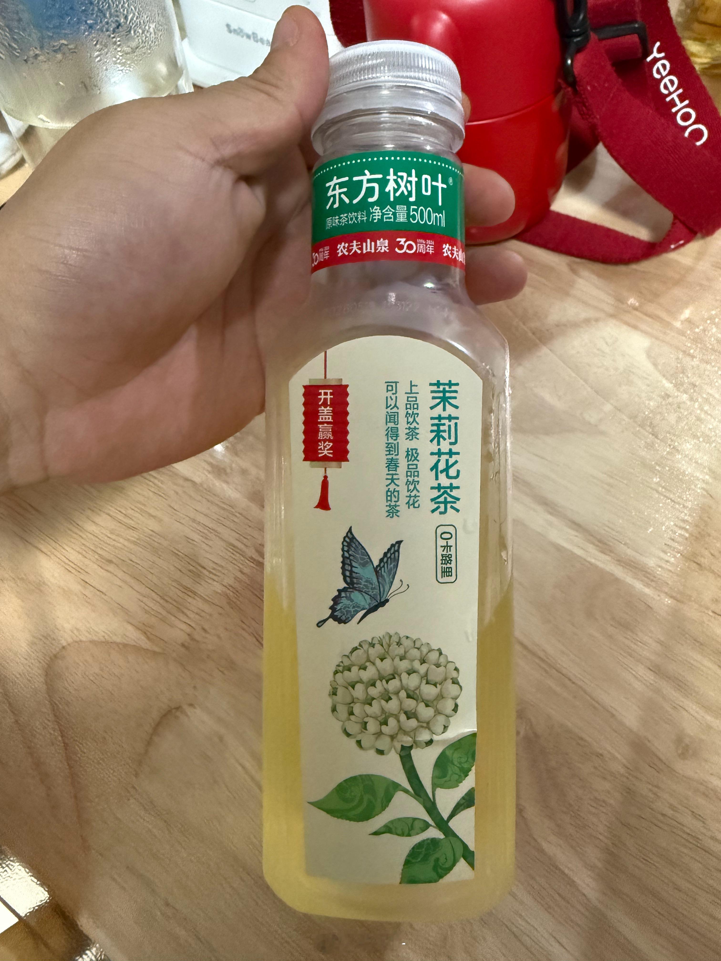 我一直喜欢喝这个东方树叶最近不是有这个开盖赢奖的一元换购，我回家附近问了几家店，