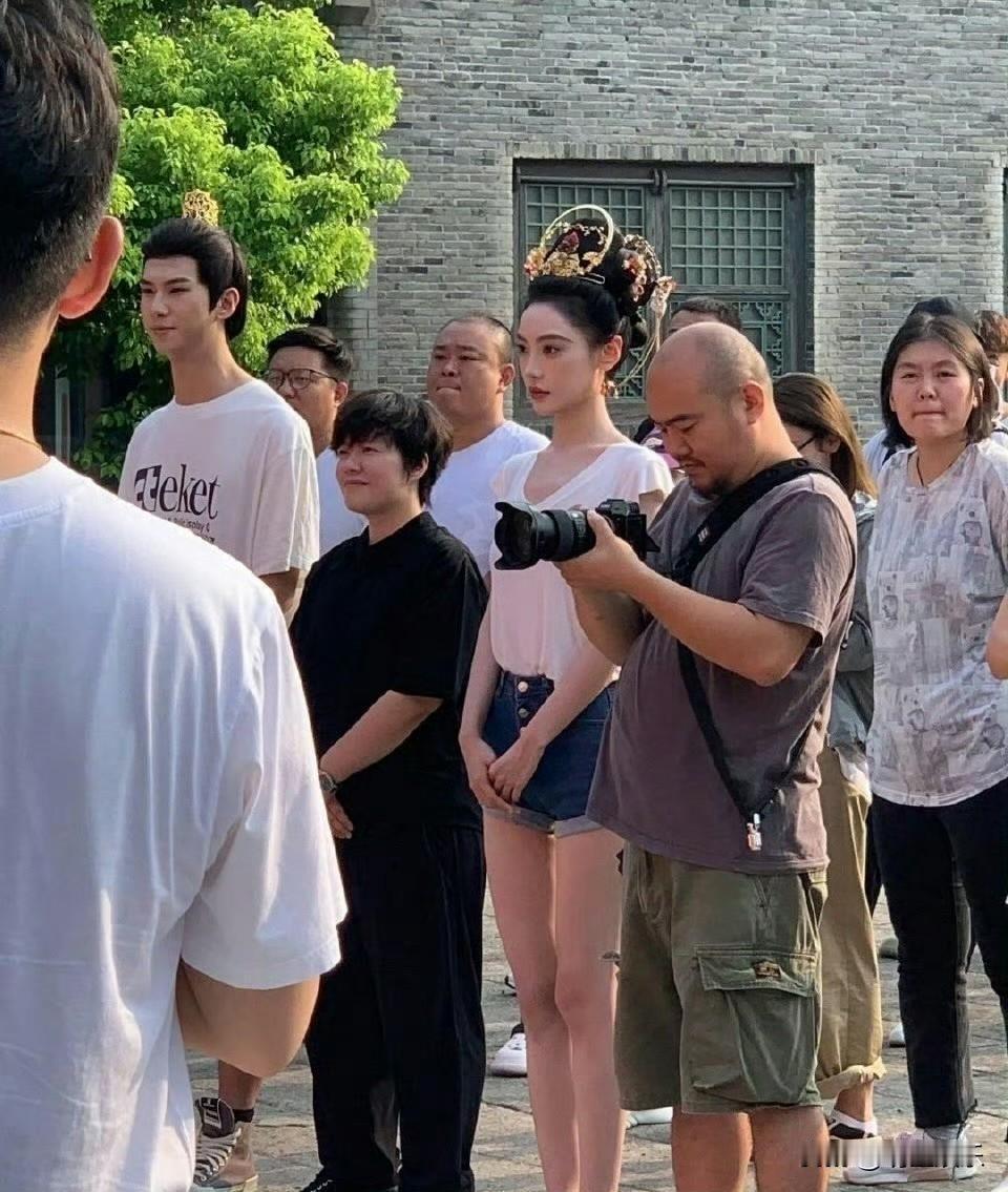内娱看来缺帅哥美女了……