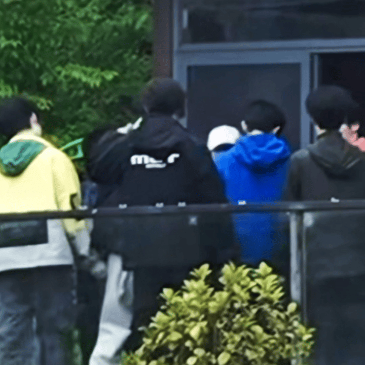 后面这个白衣服小哥能不能把拍到的发出来呀 
