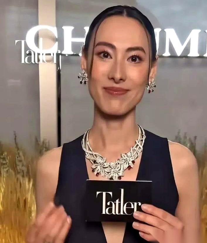 全网都替梁洛施喊了十几年的冤，说真的，大可不必。
搞半天，当年根本不是豪门阔少无