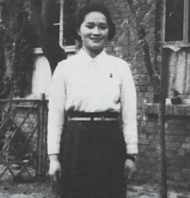 1973年，钱钟书的女儿钱瑗因洗衣服被邻居打了一耳光，他62岁的妻子杨绛立即冲上