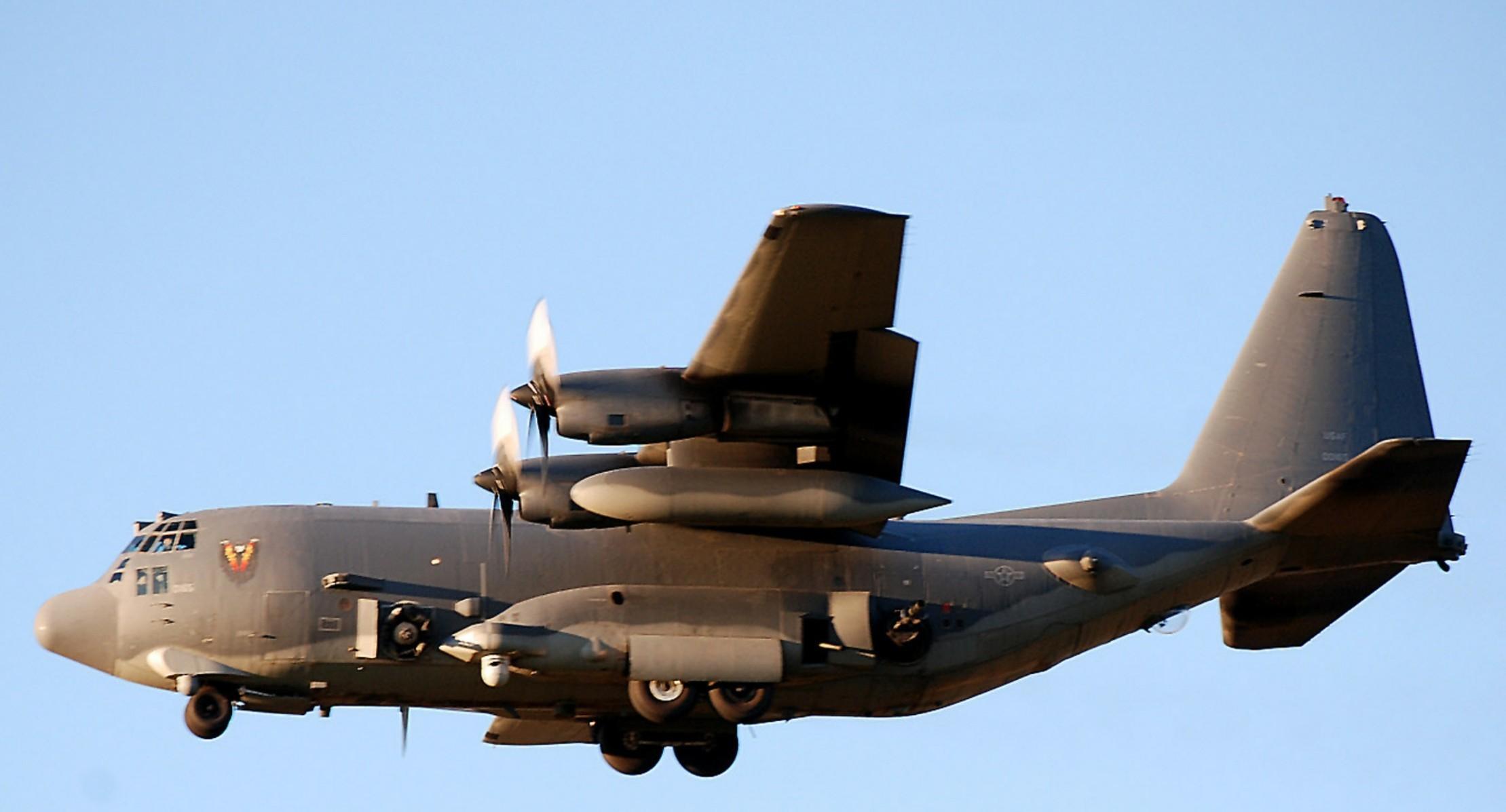 每天认识一件兵器 AC-130攻击机英文名称：AC-130研制国家：美国制造厂商