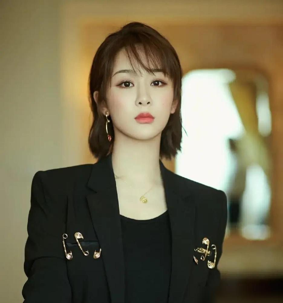 20年前，宋丹丹对一个小女孩说：你这长相，当不了演员。

这话像根钉子，钉了杨紫