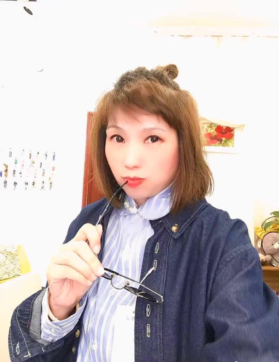 刚刚民警打电话来说看了我微博，关系网消息真快，我们现在不高兴，我要好好的睡觉！其