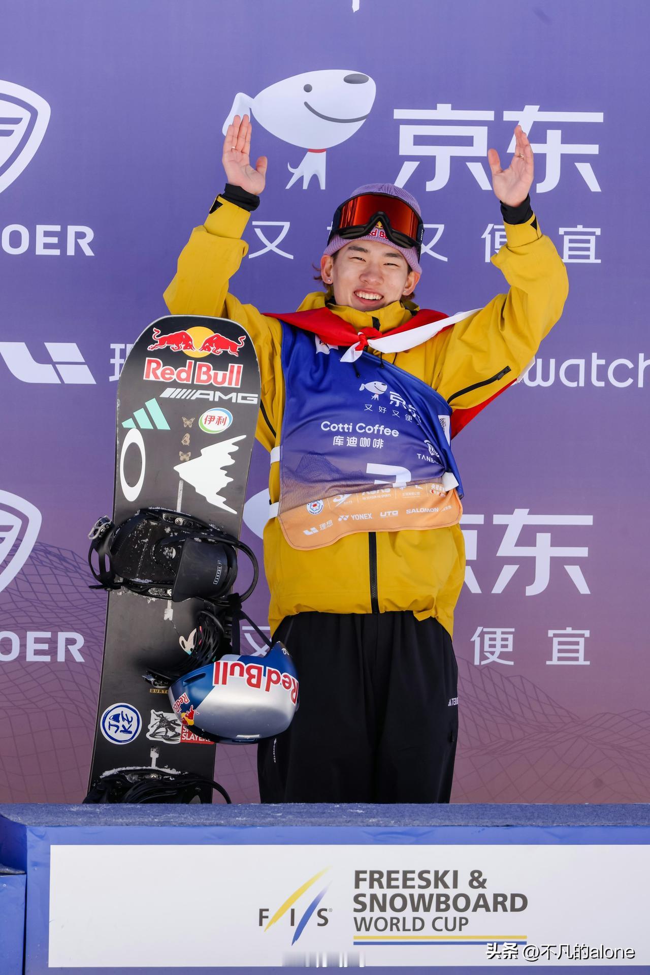 11月29日，苏翊鸣发文说：“很开心以一枚久违的金牌完成赛季首秀，今日的胜利是动