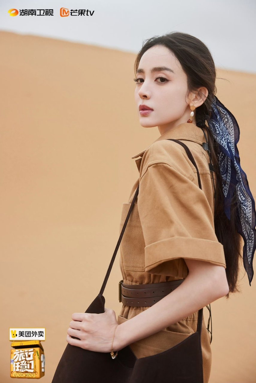 #娜扎低马尾##娜扎发带#低马尾发带造型和娜扎适配度💯贴头皮造型也能轻松驾驭娜