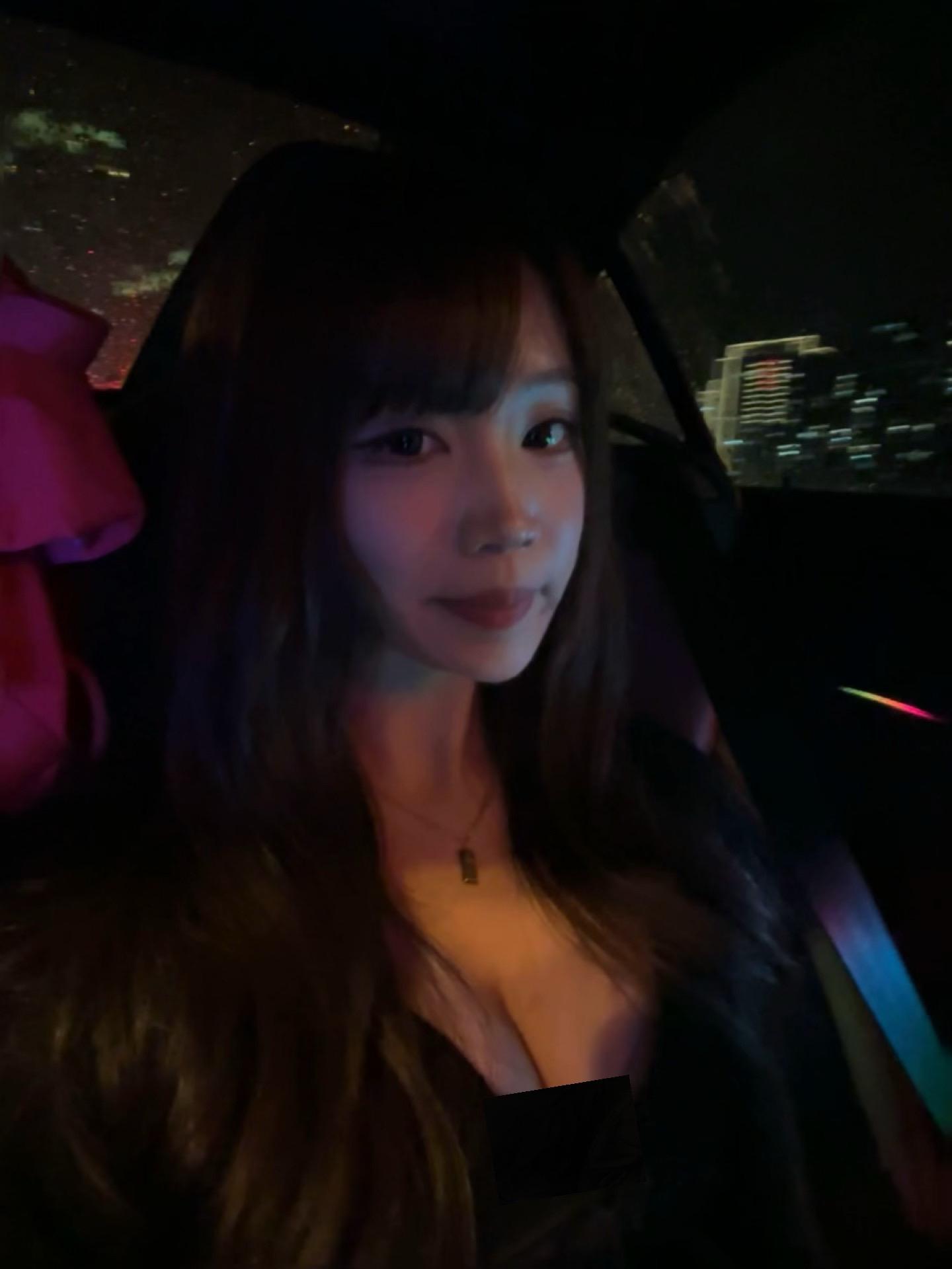 不知道 反正我的身材很优越