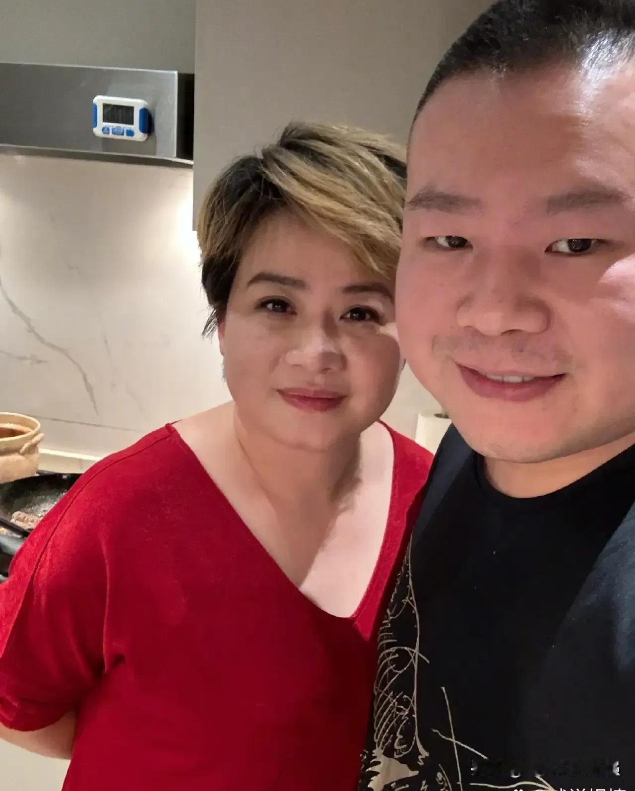 春晚即将到来，今年的嘉宾阵容也备受关注。其中，岳云鹏作为备受争议的嘉宾之一，备受