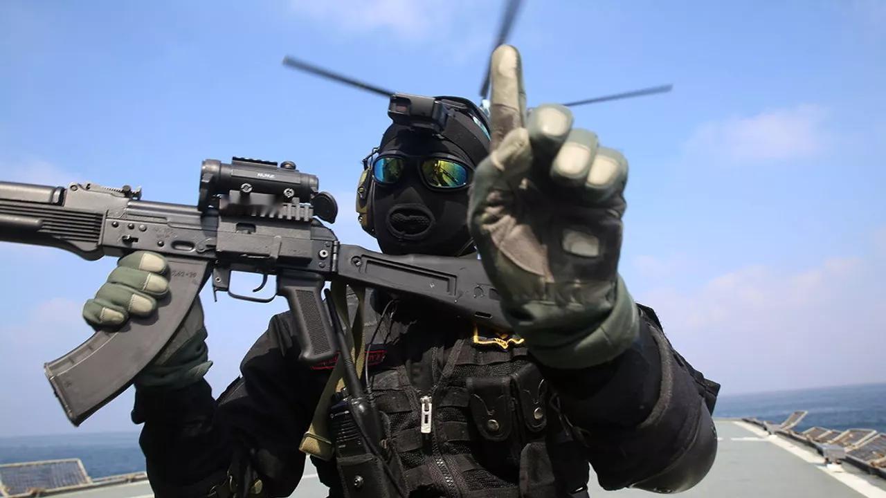 ·游戏结束，美以间谍武装阵亡，伊朗全面掀桌子，连开火驱离多艘巨型油轮
 
近期伊